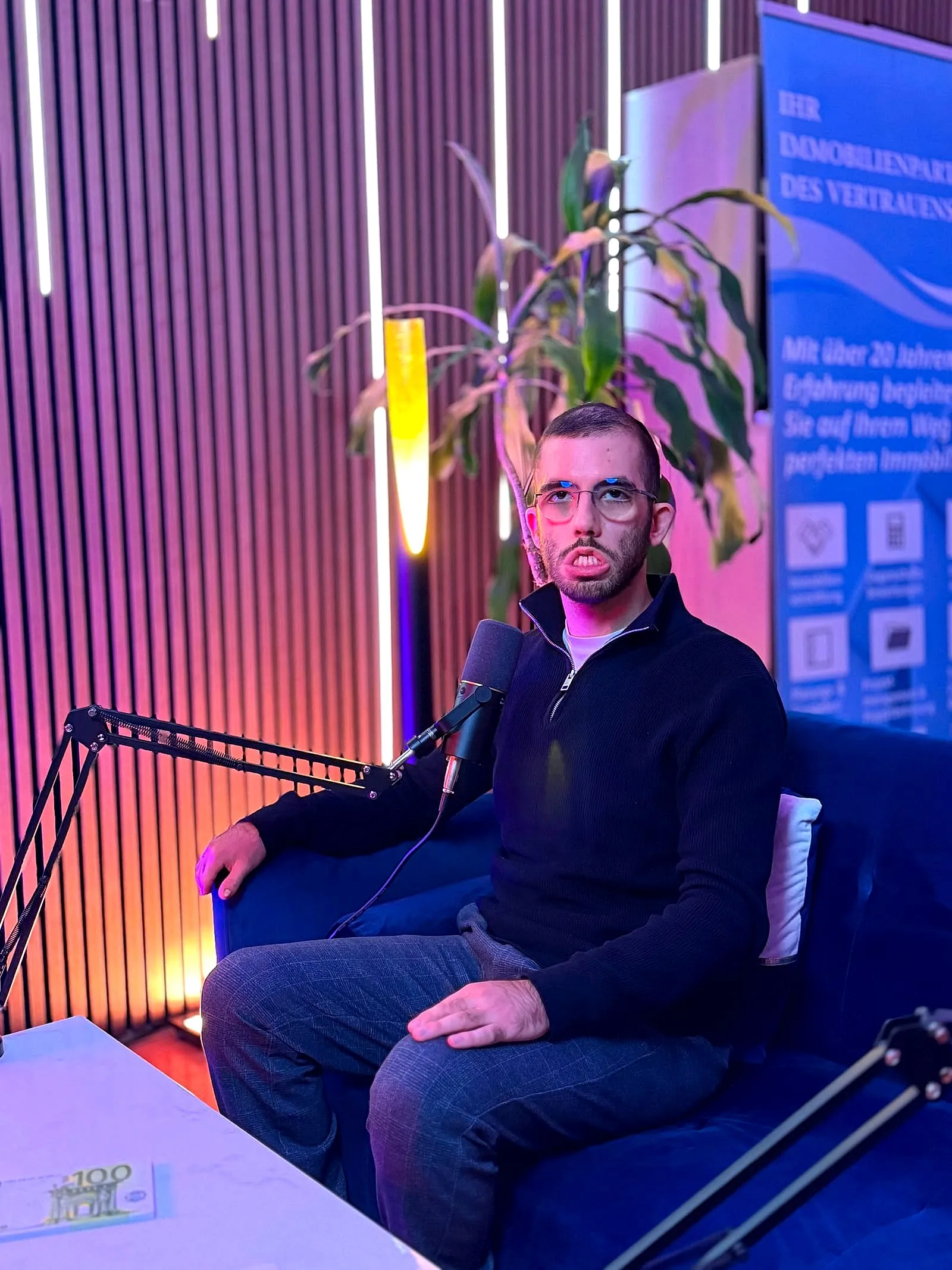 Noam Lior Achunov im Podcast-Studio